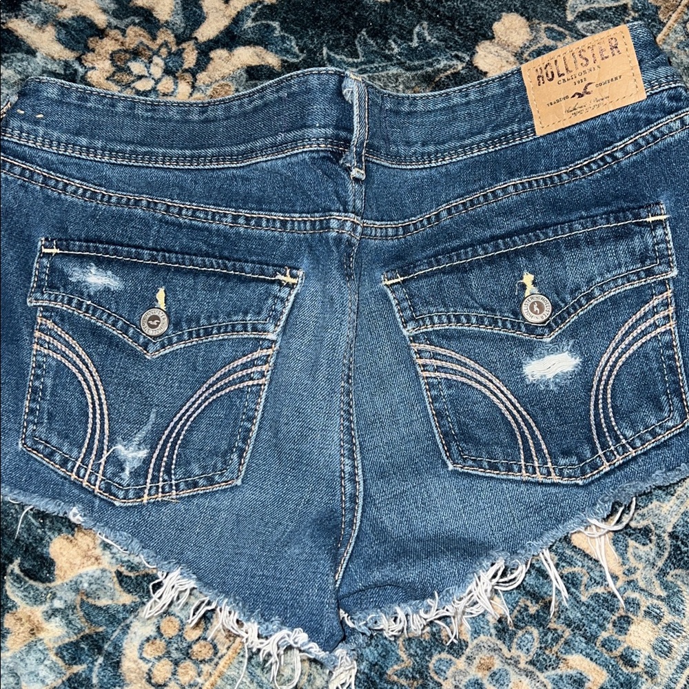 Hollister Blue Distressed Denim Cutoff Shorts 11 Junior Waist 30 GUC - Picture 2 of 3